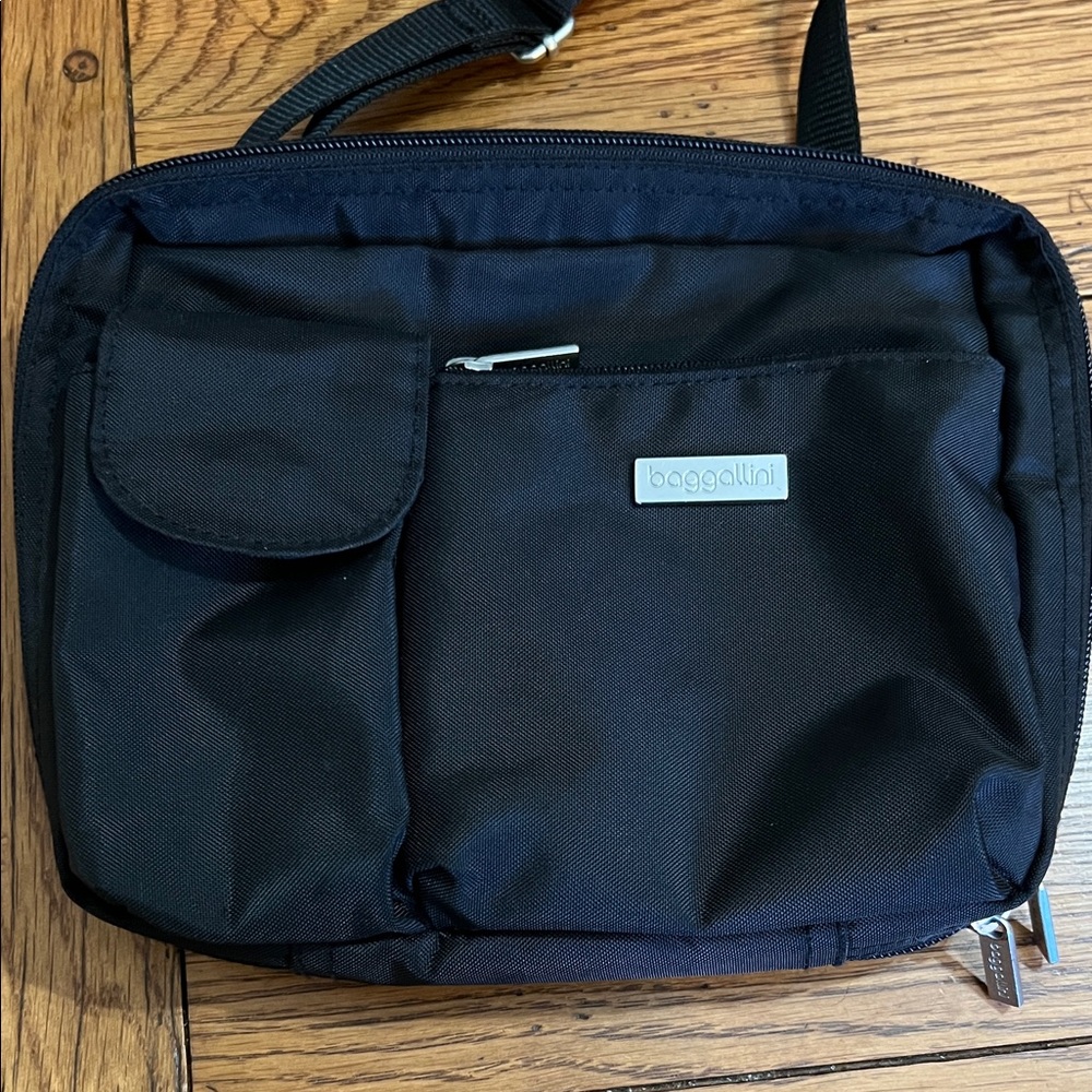 Baggallini Black Messenger Bag